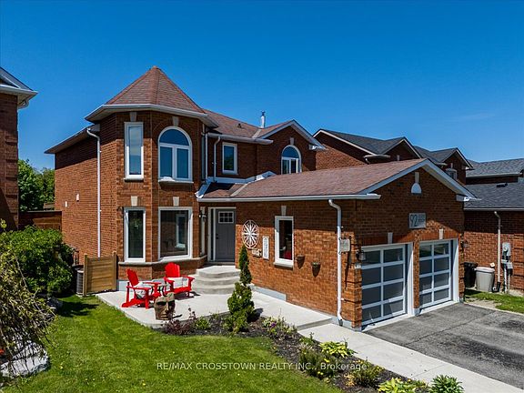 2nd image of 92 Golden Meadow Rd
