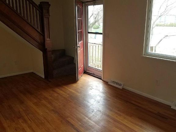 4th image of 2262 Eastwood Ave