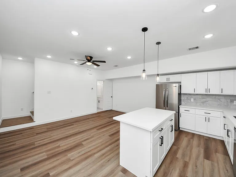 8021 Birmingham St #B — Photo 12