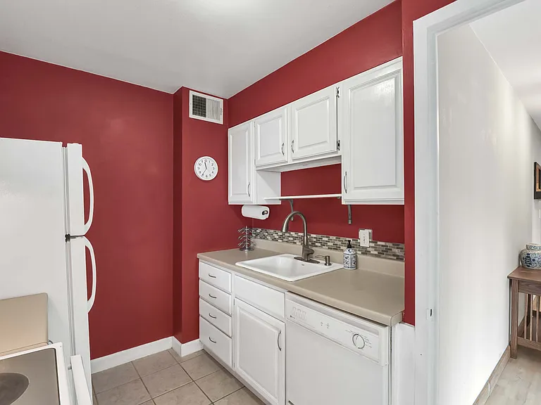 11850 Edgewater Dr #820 — Photo 14