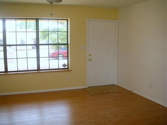 4th image of 1090 Spruce Ct SE