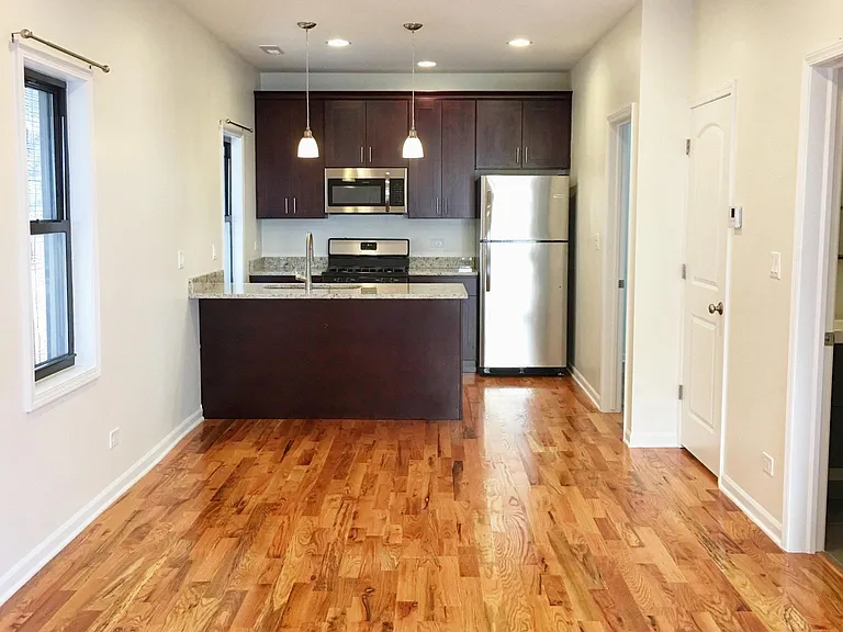 1722 N Artesian Ave #CH2 — Photo 2