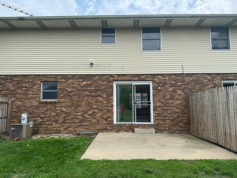 1034 Oriole Dr — Photo 23