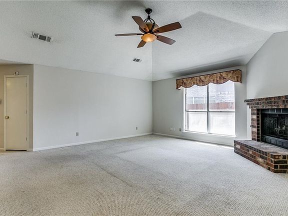 4th image of 4921 Oak Hollow Dr