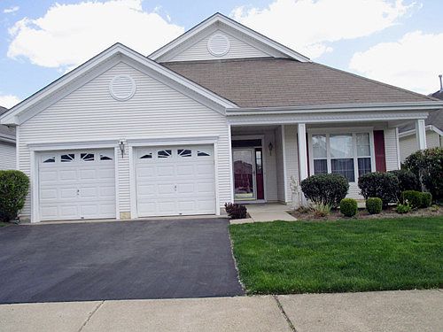 1st image of 8 Summerlawn Dr