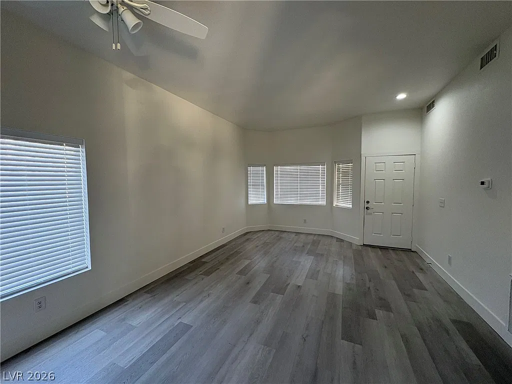 3 bed, 2.5 bath, 2017 sqft, $2,350 — Photo 2