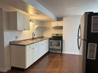 896 4th St, Mississauga, ON L5E 1J6