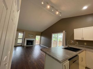 9487 S Lake Ridge Dr, Bloomington, IN 47401