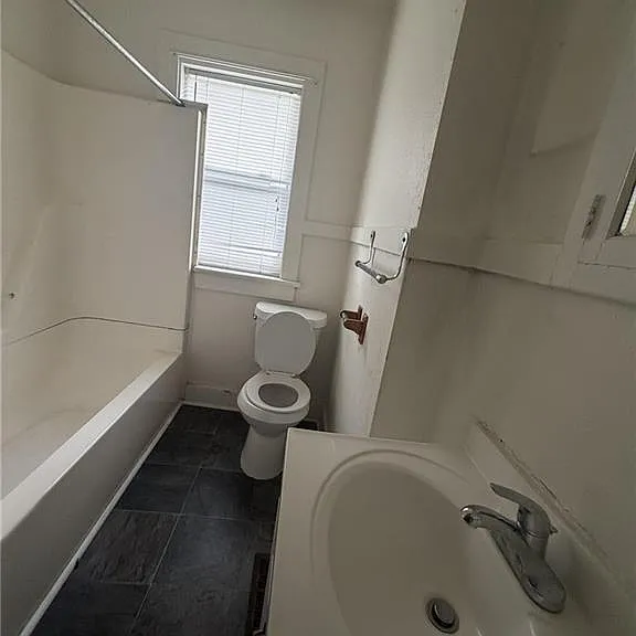 2353 Shelby St — Photo 9