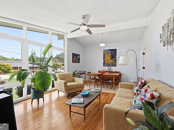 4th image of 368 Highland Ave
