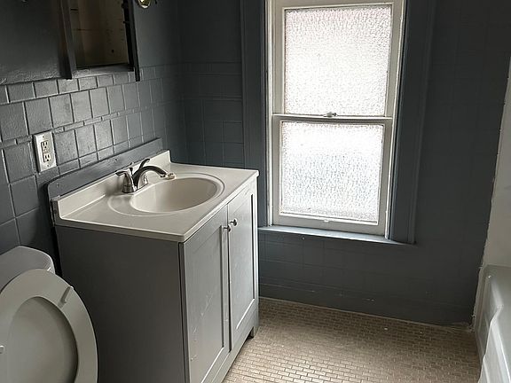 4th image of 1017 E Lovejoy St #2