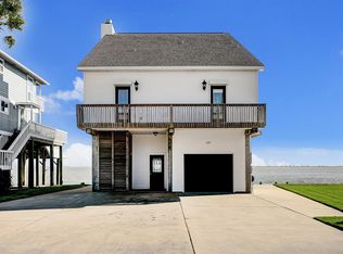 127 Bora Bora Dr, Tiki Island, TX 77554