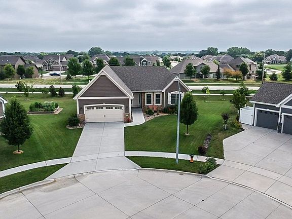 4th image of 311 SW Oakmont Ct