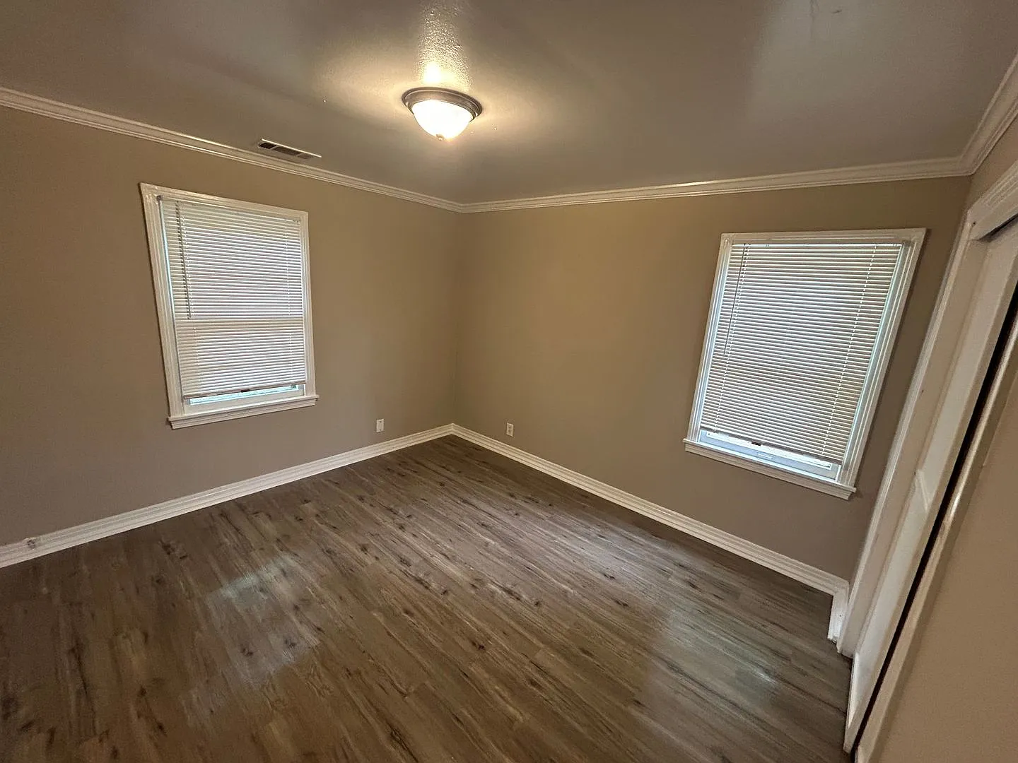 2BR 1BA with fenced in backyard with free 1st month rent! — Photo 3