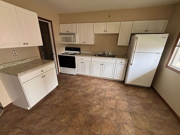 2nd image of 800 N Highway 105 #9