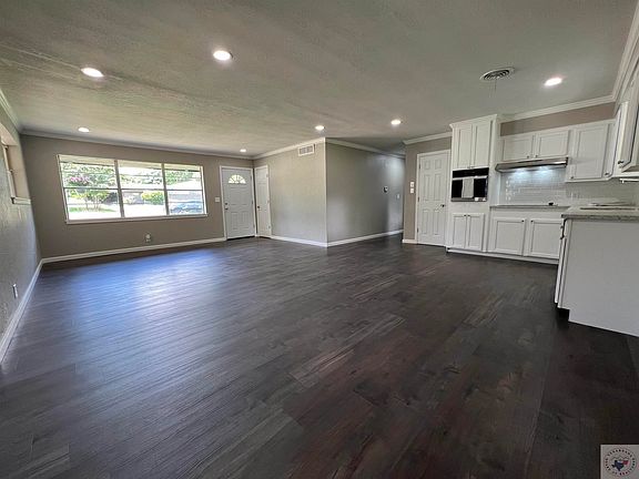 3rd image of 2711 Stillwell Dr