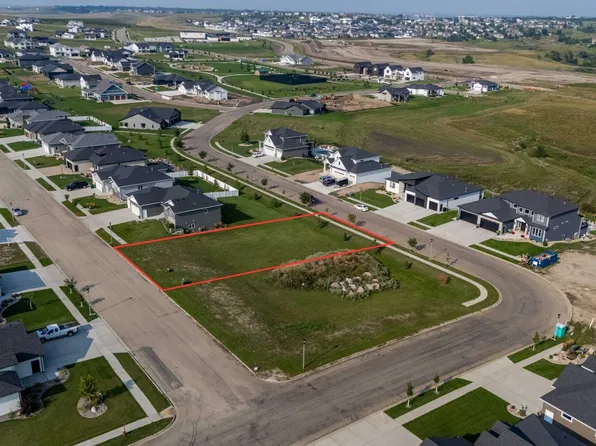 3907 Herd Pl, Bismarck, ND 58503