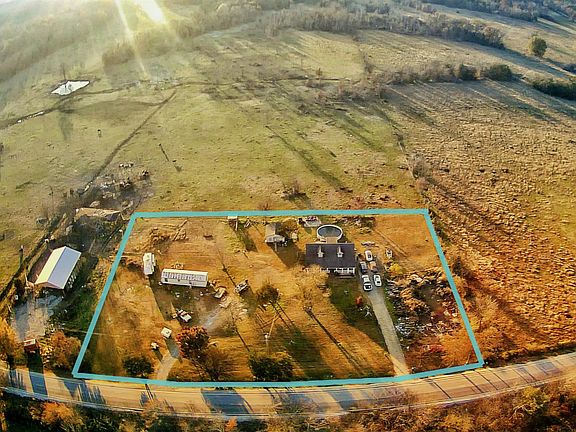 2nd image of 2833 County Line Rd