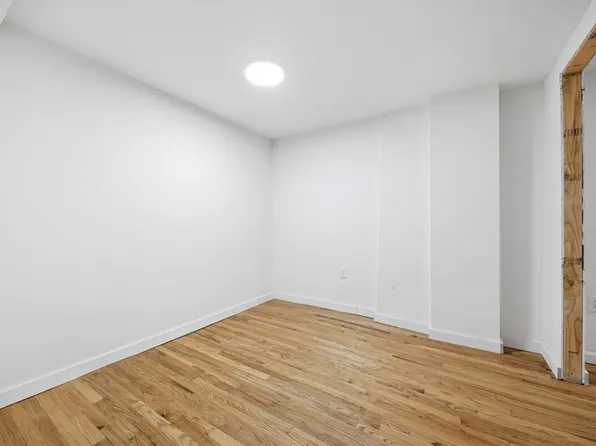 539 Quincy Street image 13 of 15