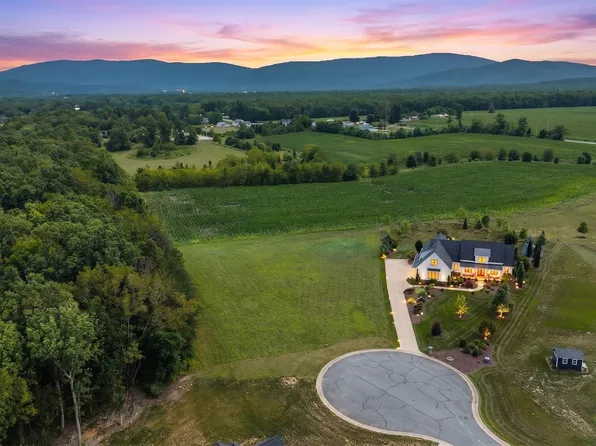 28 Jacobs Ln, Stuarts Draft, VA 24477