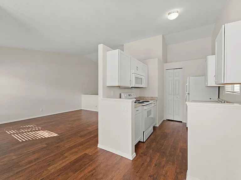6082 Colony Cir — Photo 12