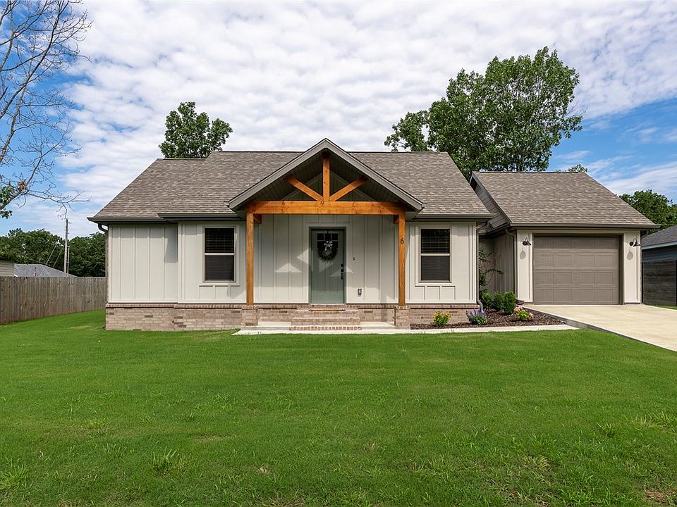 1st image of 6 Bonhill Ln