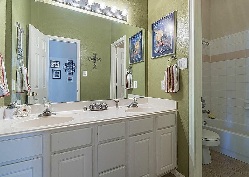 1st image of 15826 Clear Pointe Dr