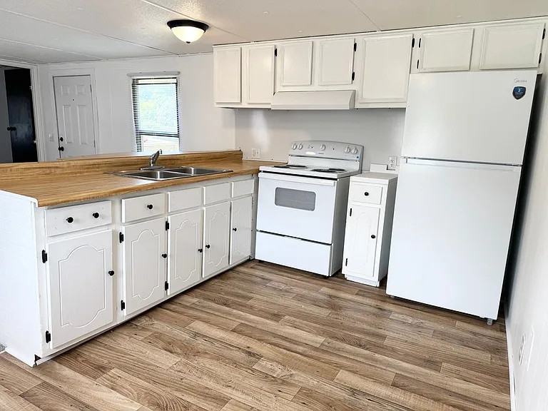 202 Bud St — Photo 6