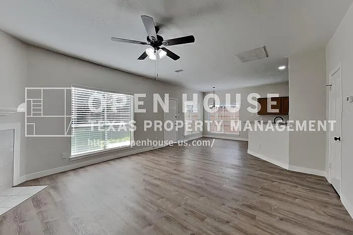 30802 Sifton Dr — Photo 3