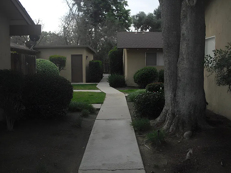 642 & 666 W Barstow Ave — Photo 4