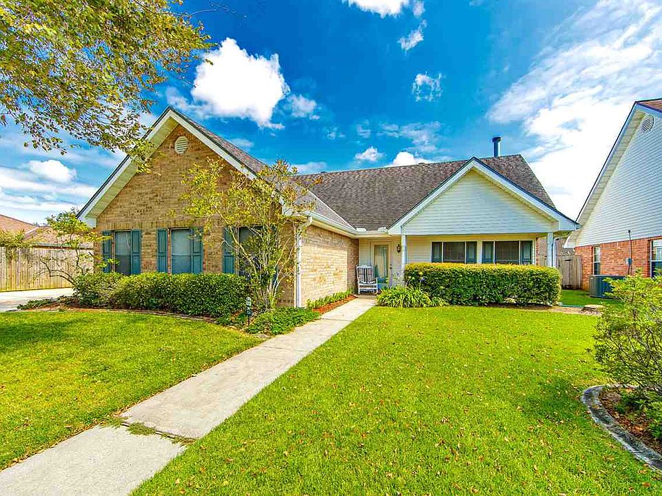 1st image of 204 Willsbrook Dr