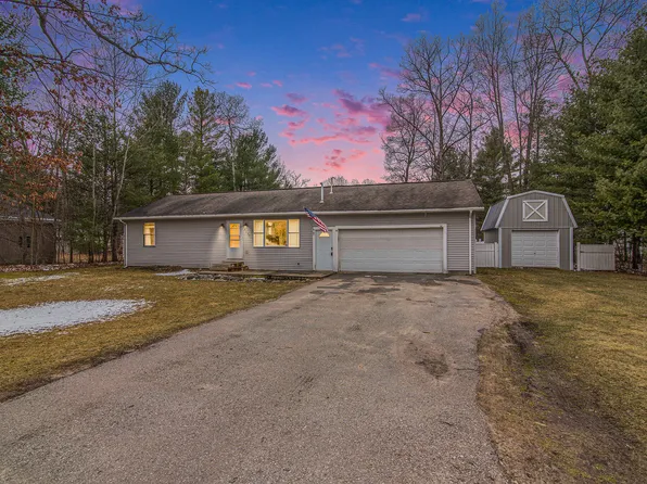 9680 Pine Circle Dr NW, Rapid City, MI 49676