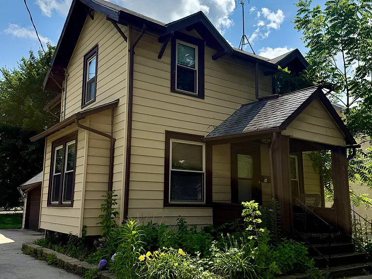 421 W College Ave — Photo 1