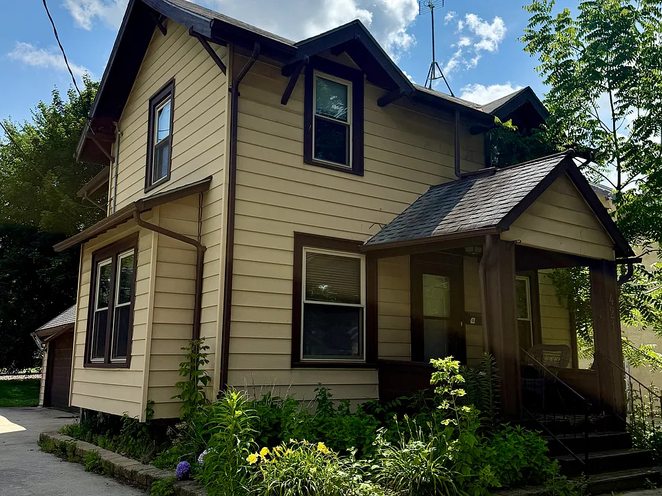 421 W College Ave