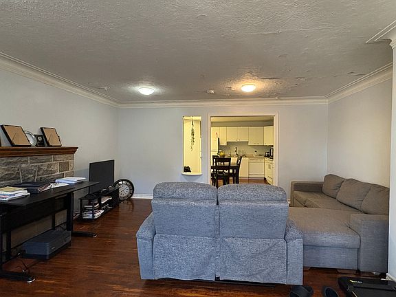 5th image of 110 Wilson St W #2