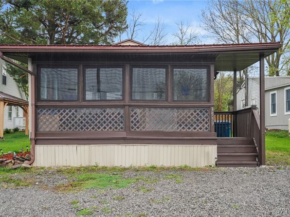 26 Lakeview Dr, Perry, NY 14530