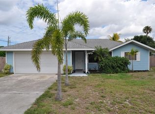 8221 Sandpiper Rd, Fort Myers, FL 33967