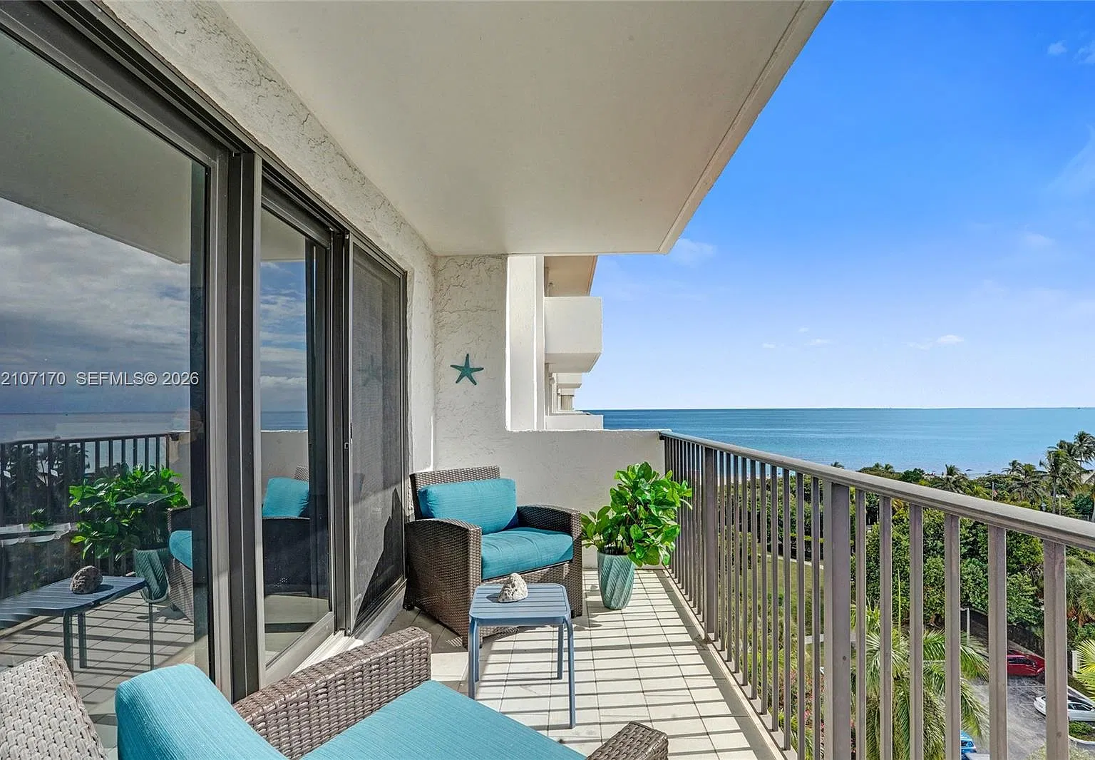 Summit Condo — Photo 3