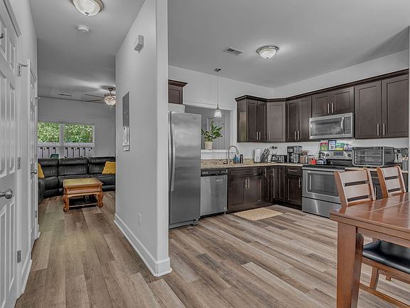 4th image of 2045 Pinecrest Dr Unit 22