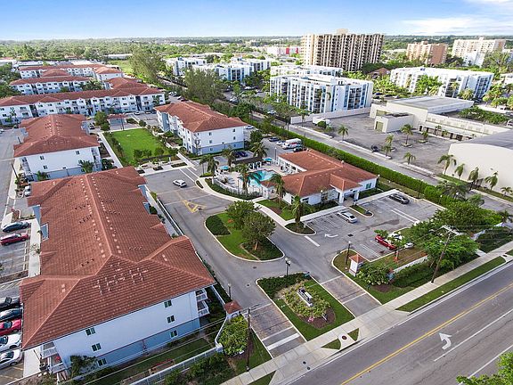 Windsor Biscayne Shores' location offers premier connectivity to downtown Miami, Hollywood and gorgeous coastal sites.