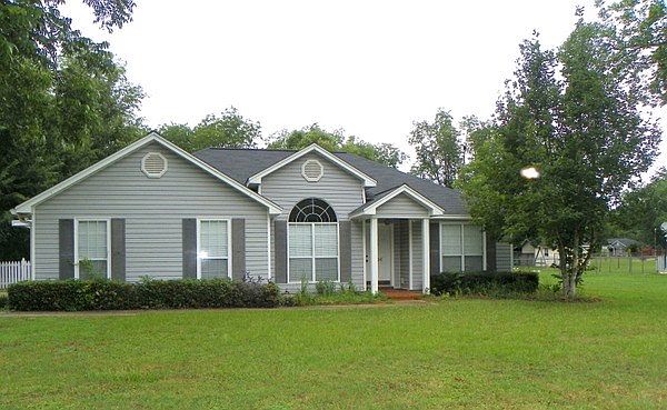 1st image of 106 Saint Clair Dr