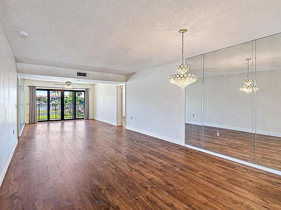 3rd image of 901 Seafarer Circle #205