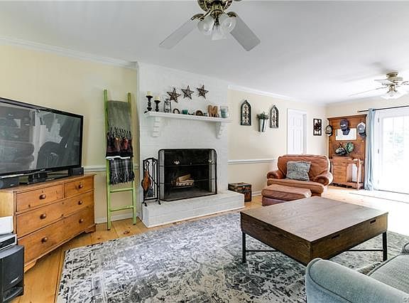 3rd image of 10113 Lakent Ln