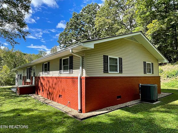 4th image of 134 Hillview Terrace Dr