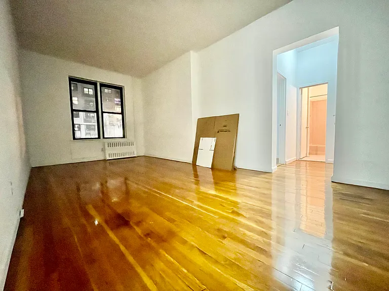 300 E 86th St #1C — Photo 1