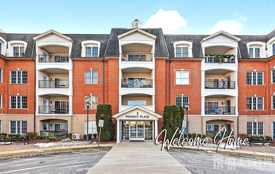 1st image of 323 Regency Pl