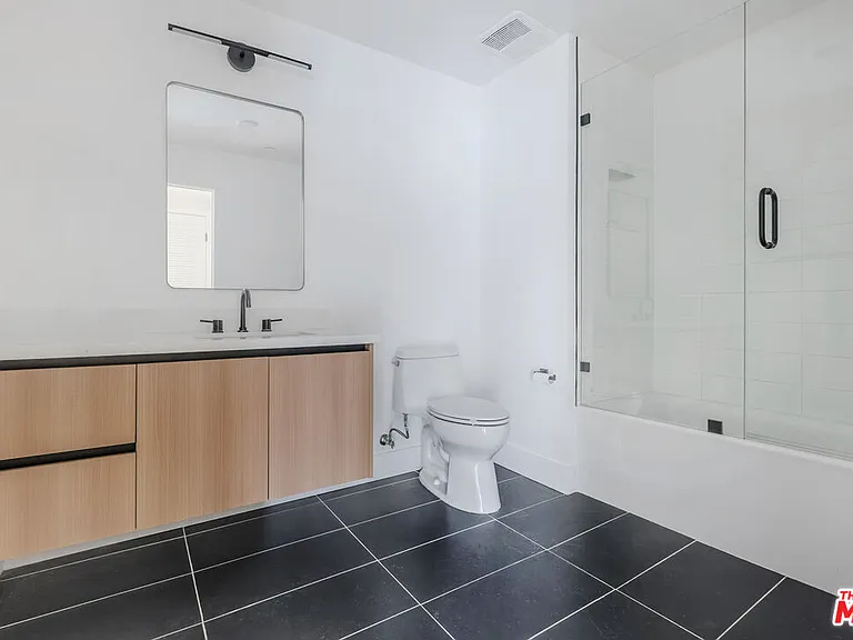 5657 Virginia Ave #202 — Photo 8