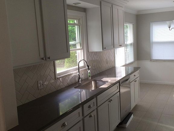 5th image of 1704 Allen Dr