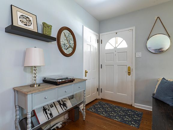 5th image of 68 Greenbriar Ave