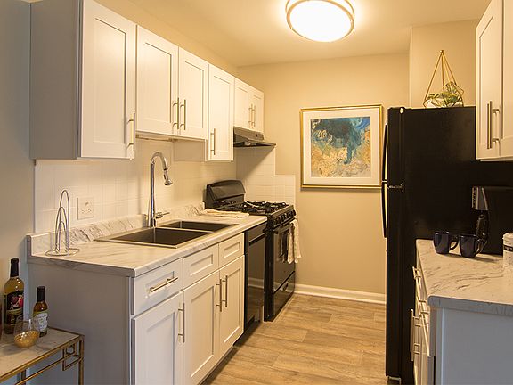 5th image of 7499 Woodward Ave #5-305